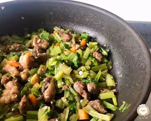 鮮得眉毛都要掉下來De西芹爆炒羊肉