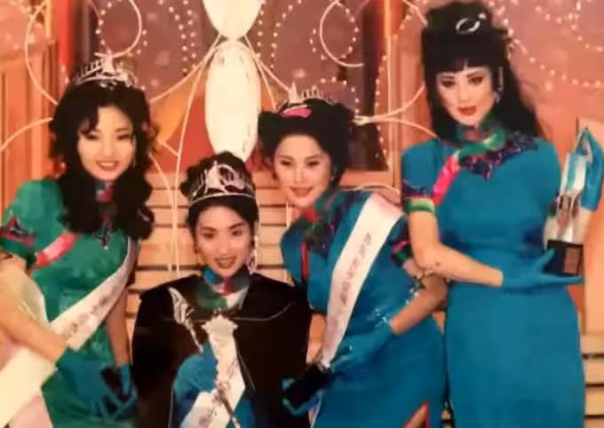 73歲《97變色龍》宮雪花近照曝光,「第一美婦」濃妝打扮花俏不服老,身材凹凸有致,如今仍單身一人,網友:心態好人不老