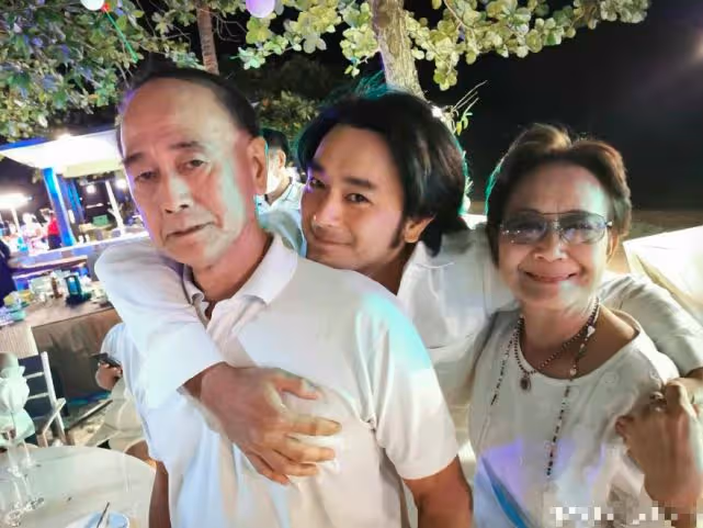 他火遍古裝圈，曾多次支持我國，做公益無數是泰國窮人心中的神！