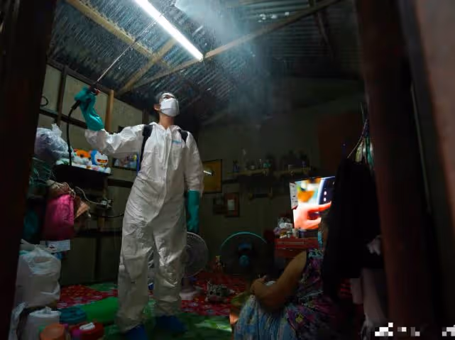 他火遍古裝圈，曾多次支持我國，做公益無數是泰國窮人心中的神！