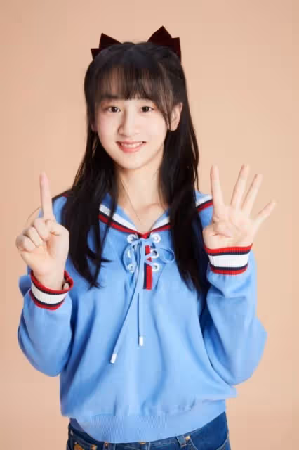 田亮七夕送老婆玫瑰花熊,森碟替爸爸跑腿代寫表白語,被查出錯字