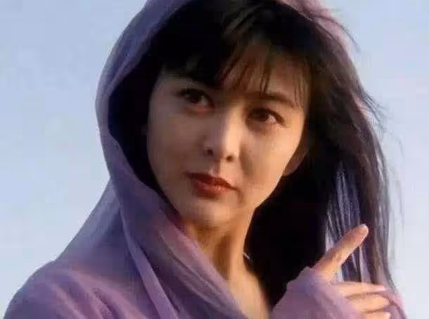 關之琳當年有多美?劉德華被迷住,張學友不敢與她對視 看到梁家輝:眼神出賣了自己