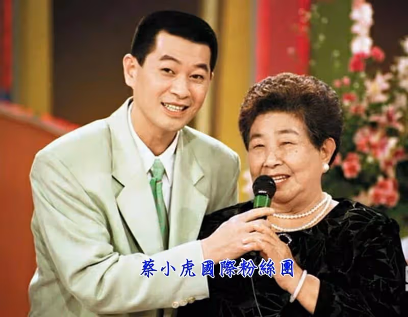 私房錢塞給兒圓夢!蔡小虎趕路跨越360公里「為見母最後一面」 「珍藏手尾錢」演唱會照片不離手:她真的很偉大