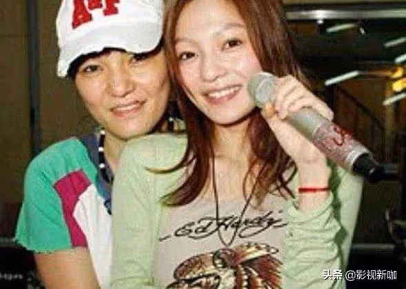 重男輕女!她1歲時被親父「丟垃圾桶」媽媽撿回辛苦養大 成名後親父「索要2.35億贍養費」