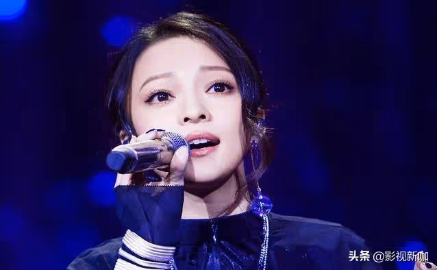 重男輕女!她1歲時被親父「丟垃圾桶」媽媽撿回辛苦養大 成名後親父「索要2.35億贍養費」