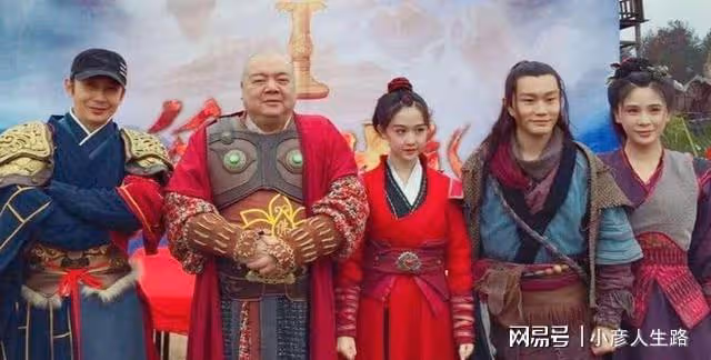 演員謝寧直播間當眾賣慘：沒有名氣過得不如普通人