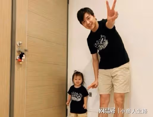 福原愛帶孩子和新男友同住，兩人出入有豪車接送，女方小腹微隆