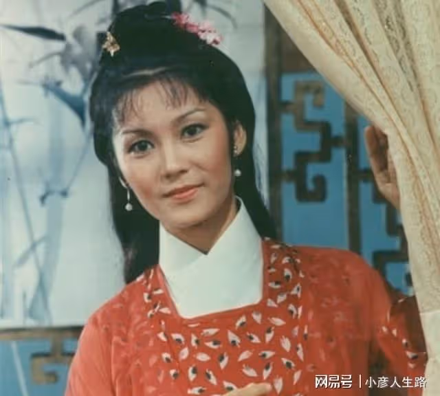 67歲知名花旦高妙思罕現身！身形纖瘦優雅十足，曾曝鄭少秋秘事