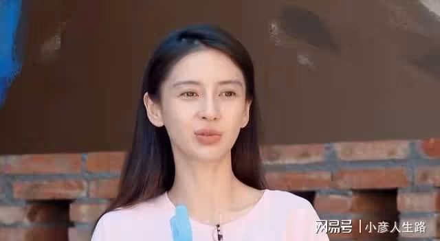 《奔跑吧》周深白鹿藏不住了!對趙露思的態度,暴露嘉賓真實現狀