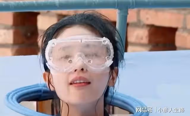 《奔跑吧》周深白鹿藏不住了!對趙露思的態度,暴露嘉賓真實現狀
