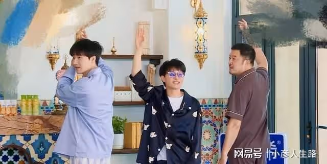 《奔跑吧》周深白鹿藏不住了!對趙露思的態度,暴露嘉賓真實現狀