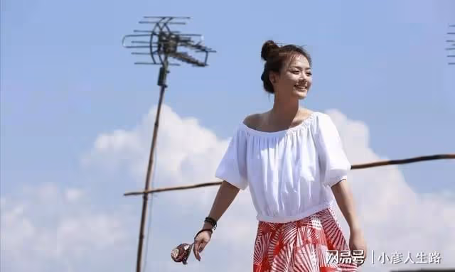 馬思純張哲軒回國！衣著清涼身材圓潤，疑似已經成功卸貨當媽