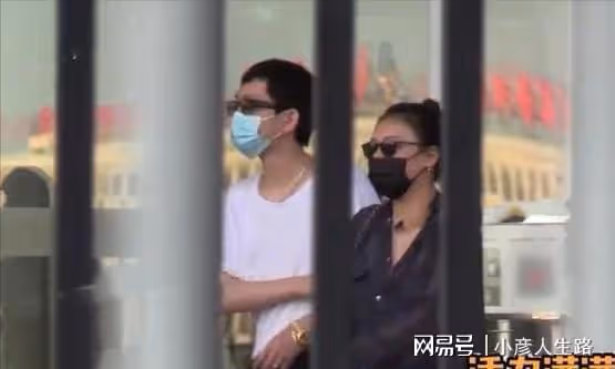 馬思純張哲軒回國！衣著清涼身材圓潤，疑似已經成功卸貨當媽