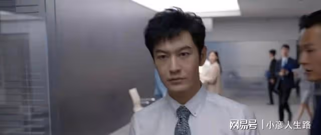 《玫瑰之戰》定檔,黃曉明搭檔袁泉,王志飛加盟,央視的招牌來了