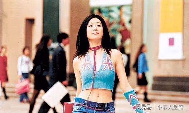 星爺簽了8年的演員李卉,因疏忽從女主變路人,戲份被刪減到30秒