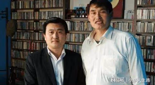 曝大衣哥坐門口織漁網,疑因被索賠800萬發愁,陳萌的獎金恐泡湯