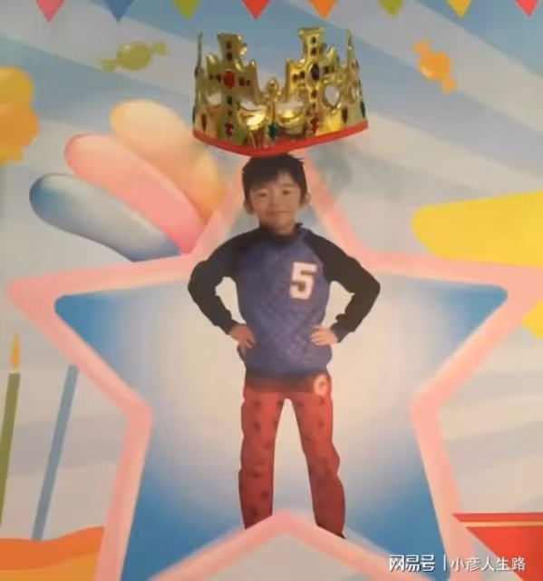 張柏芝為大兒子慶生,15歲Lucas模樣大變,金髮扎馬尾像換了個人