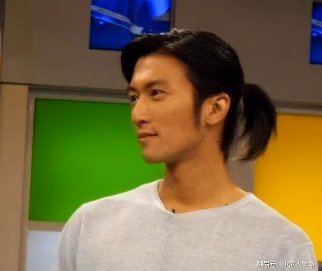 張柏芝為大兒子慶生,15歲Lucas模樣大變,金髮扎馬尾像換了個人