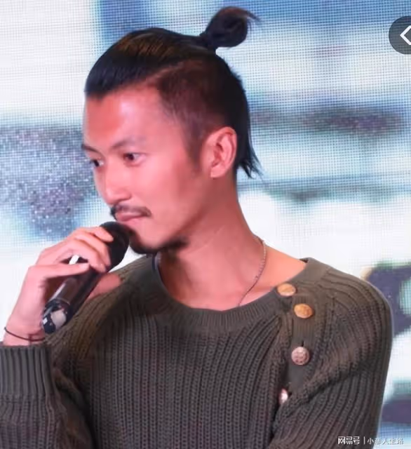 張柏芝為大兒子慶生,15歲Lucas模樣大變,金髮扎馬尾像換了個人