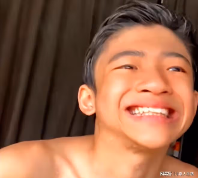張柏芝為大兒子慶生,15歲Lucas模樣大變,金髮扎馬尾像換了個人
