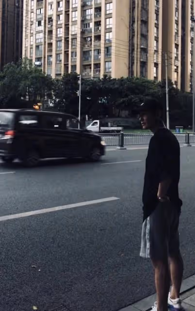 9位明星的高顏值爸媽！趙露思爸爸帥度酷似韓星，肖戰神韻和爸爸一模一樣