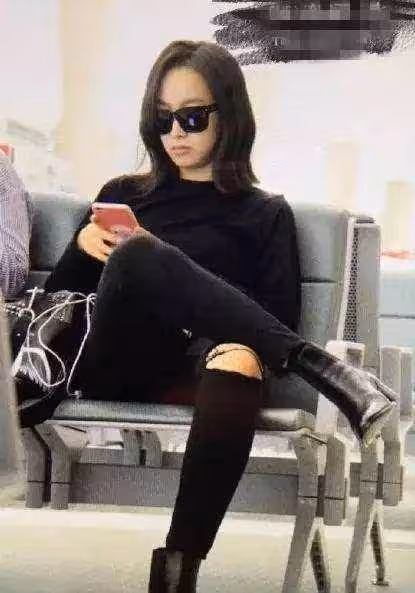 戚薇的坐姿,楊冪的坐姿,林志玲的坐姿,看到熱巴:已婚和未婚的區別