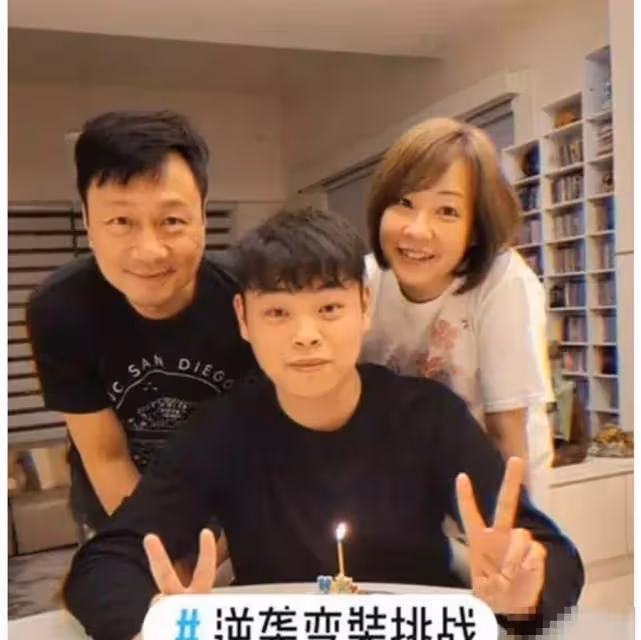 「TVB三屆視帝」黎耀祥很窮?爆真相:家中有多部豪車,兒子都開邁凱倫