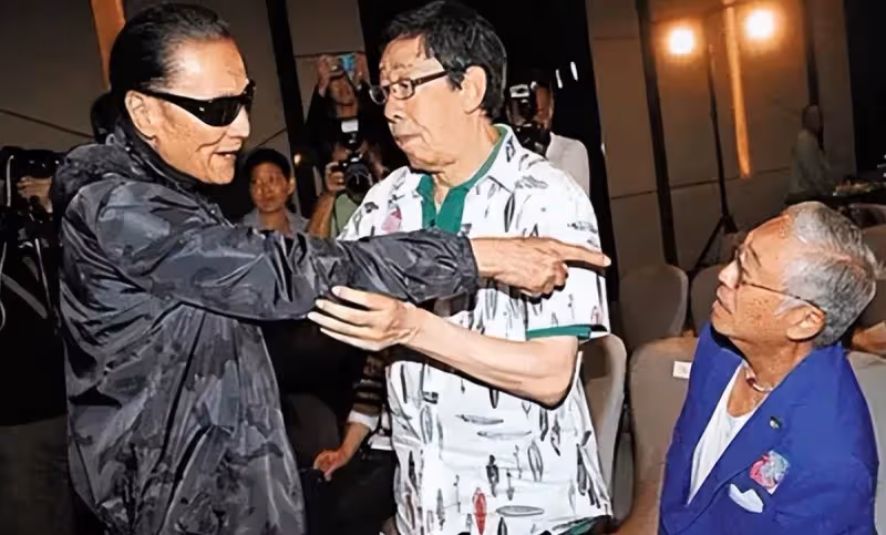 謝賢:當眾給曾江一巴掌,成龍稱他為「傳奇」,晚年與小49歲女友相戀