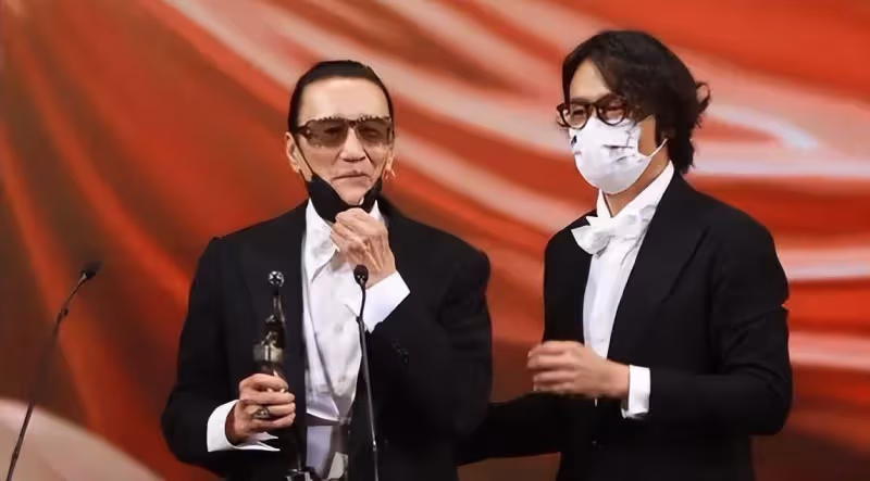 謝賢:當眾給曾江一巴掌,成龍稱他為「傳奇」,晚年與小49歲女友相戀