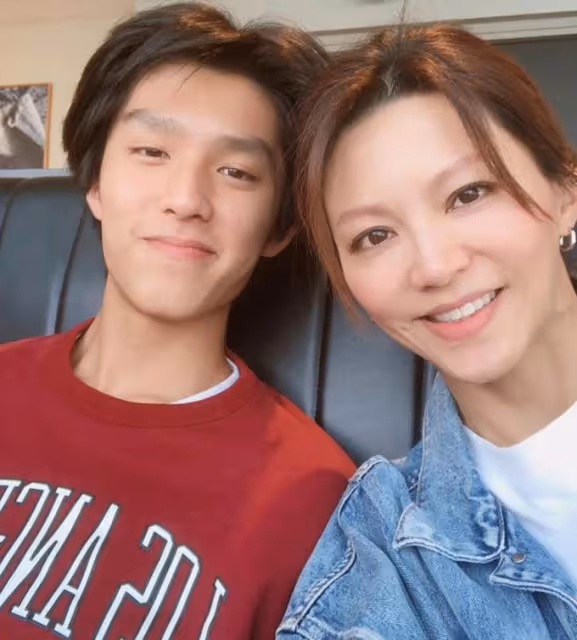 「林曉峰前妻」失婚後談私生活!賺錢養家雙重壓力,與兒子吵架還一起哭,網友:單親媽媽不容易