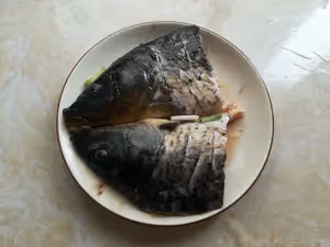 剁椒魚頭（魚頭不腥的處理方法）