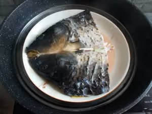 剁椒魚頭（魚頭不腥的處理方法）
