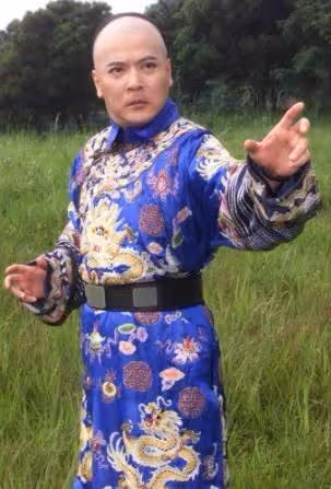 《守著陽光守著你》男星龍隆為爸媽搬回家!「照顧雙親到往生」完成心愿,71歲不婚「沒有遺憾了」嘆:一個人也很好