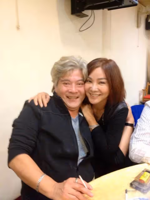 《守著陽光守著你》男星龍隆為爸媽搬回家!「照顧雙親到往生」完成心愿,71歲不婚「沒有遺憾了」嘆:一個人也很好
