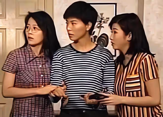 港星姚樂怡回內地度假!穿泳衣秀身材,泳池裡吃甜品喝香檳太愜意
