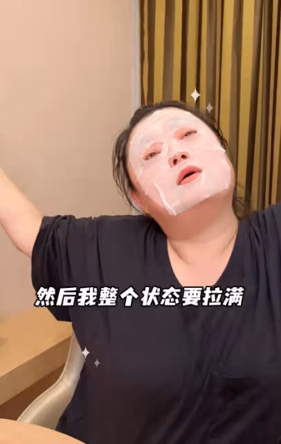 陳嘉佳敷面膜出鏡　網毒舌狠酸：面膜不夠大
