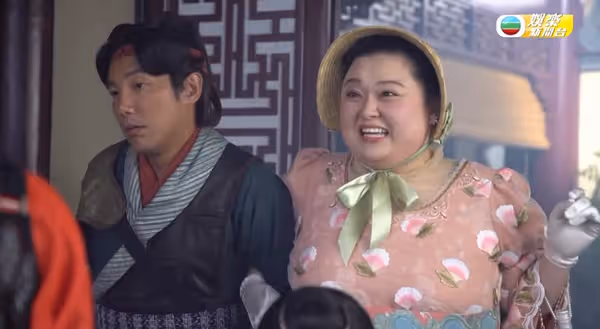 陳嘉佳敷面膜出鏡　網毒舌狠酸：面膜不夠大