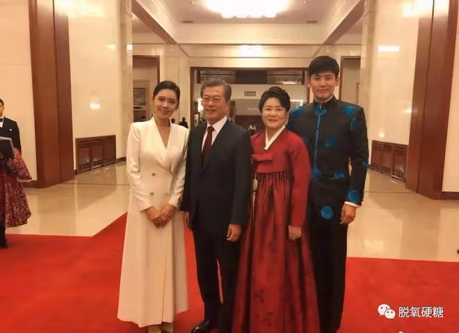 秀恩愛?網友:出軌了,還不離婚?!!