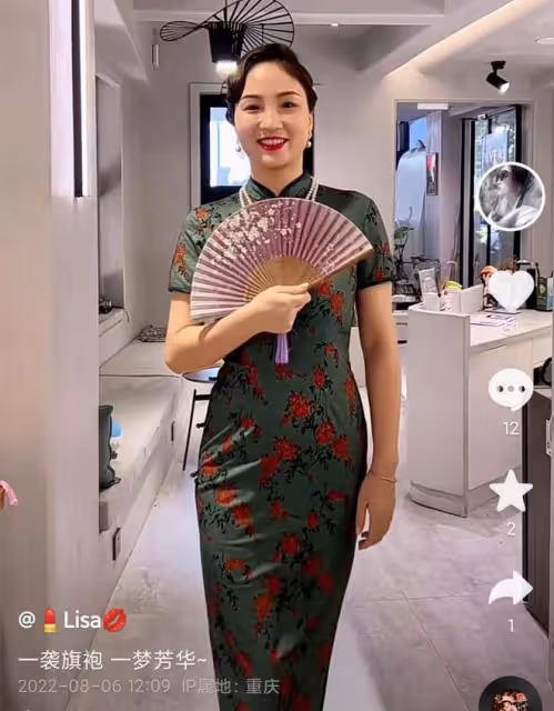 晉松小10歲妻子曬旗袍美照，身材凹凸有致有韻味，美貌不輸明星