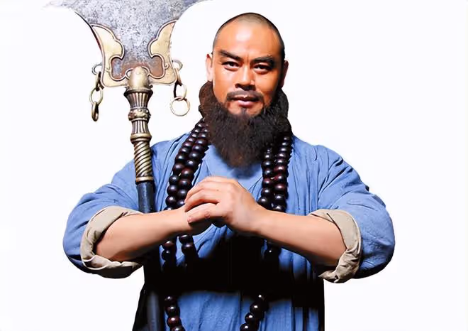 晉松小10歲妻子曬旗袍美照，身材凹凸有致有韻味，美貌不輸明星