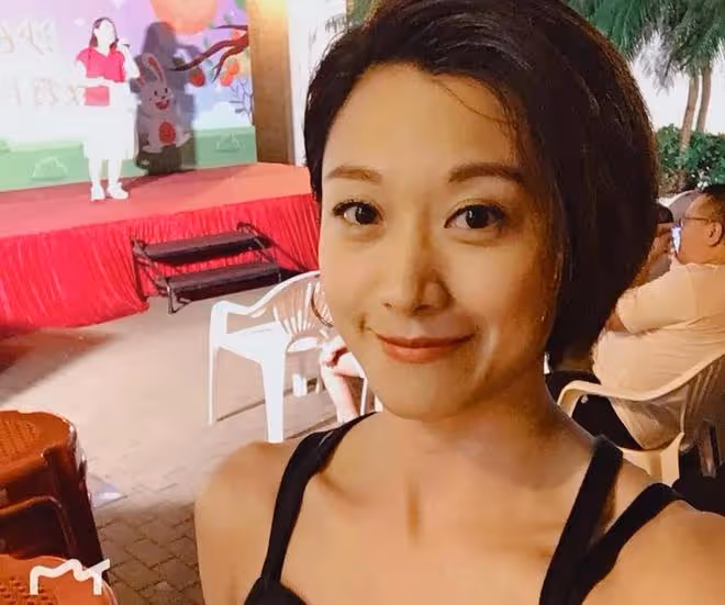 TVB女星穿短褲秀身材,全身美黑引熱議,42歲收入低曾交不起網費