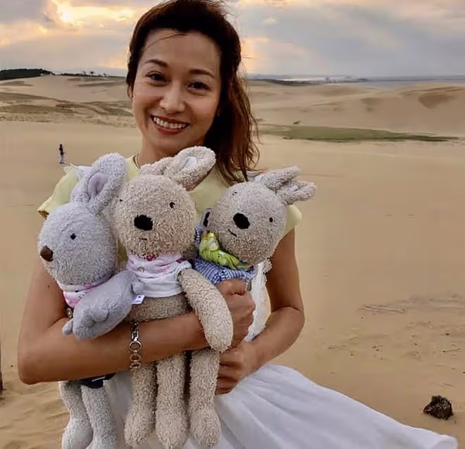 TVB女星穿短褲秀身材,全身美黑引熱議,42歲收入低曾交不起網費