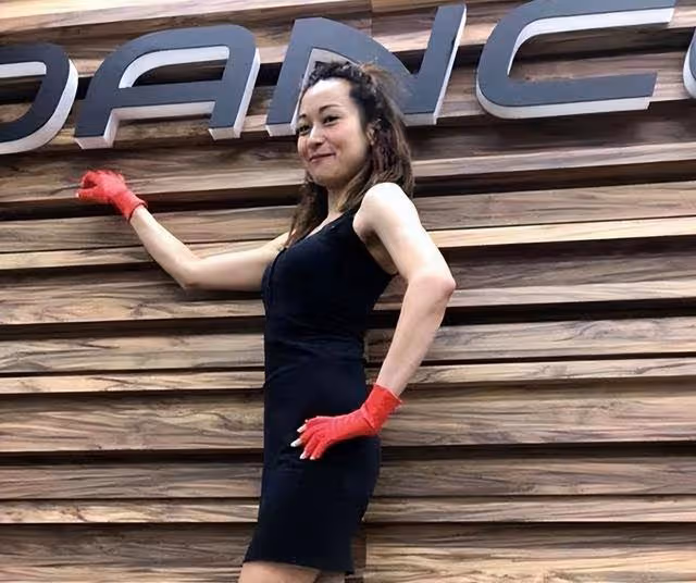 TVB離巢女星近況曝光!皮膚黑到反光,形象大變樣,疑專門去美黑