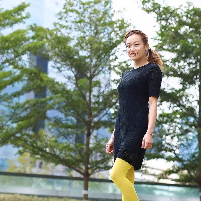 TVB離巢女星近況曝光!皮膚黑到反光,形象大變樣,疑專門去美黑
