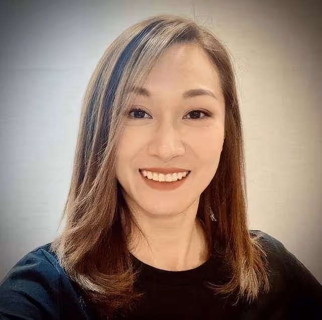 TVB離巢女星近況曝光!皮膚黑到反光,形象大變樣,疑專門去美黑