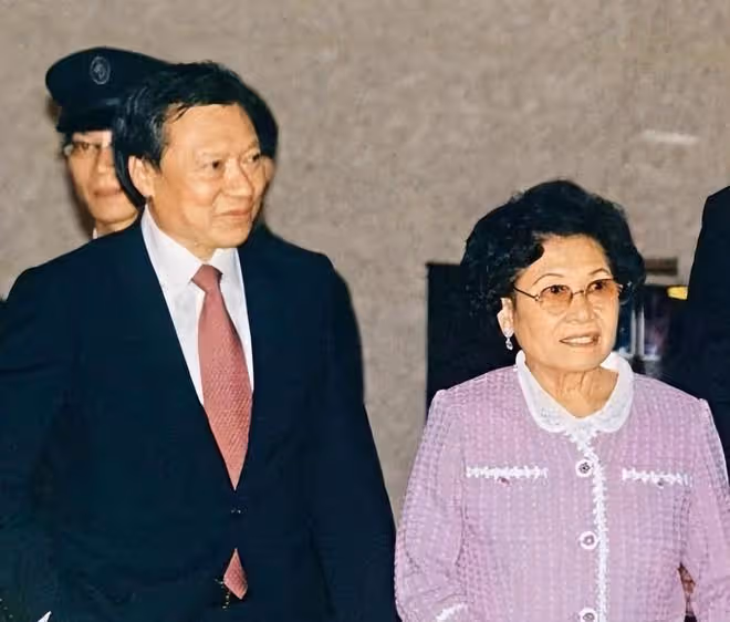 香港富豪郭炳湘：妻子約談悍匪降14億贖金，他卻找小三、兄弟反目
