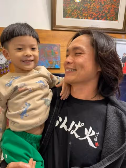 窮到吃「吐司配水」黃鐙輝「不到40歲擁3房」首公開理財心法,只為家人花錢「對自己超級摳」:東西能用就好