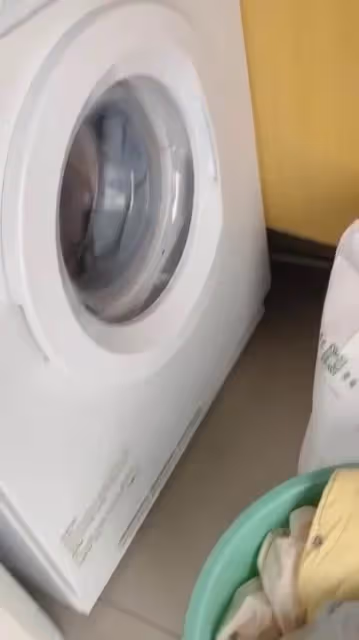 張柏芝曬出自家豪宅，滿墻簡易鞋架被塞滿，獨立衣帽間面積驚人
