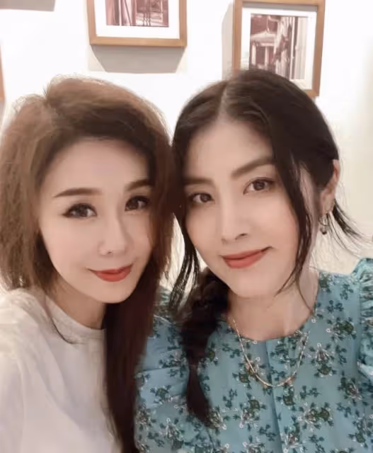 陳慧琳一家四口罕亮相！12歲大兒子顏值逆襲，濃眉大眼超像媽，網友：完全認不出