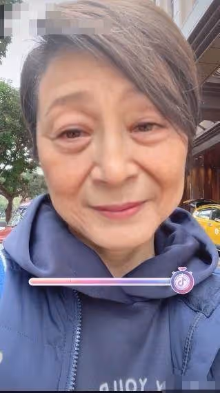 港姐冠軍陳法蓉曬照「變80歲阿婆？」55歲單身不結婚，網友：真的80歲了依舊美